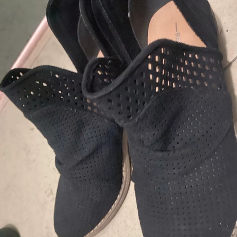 Report Delores Black Ankle Boot